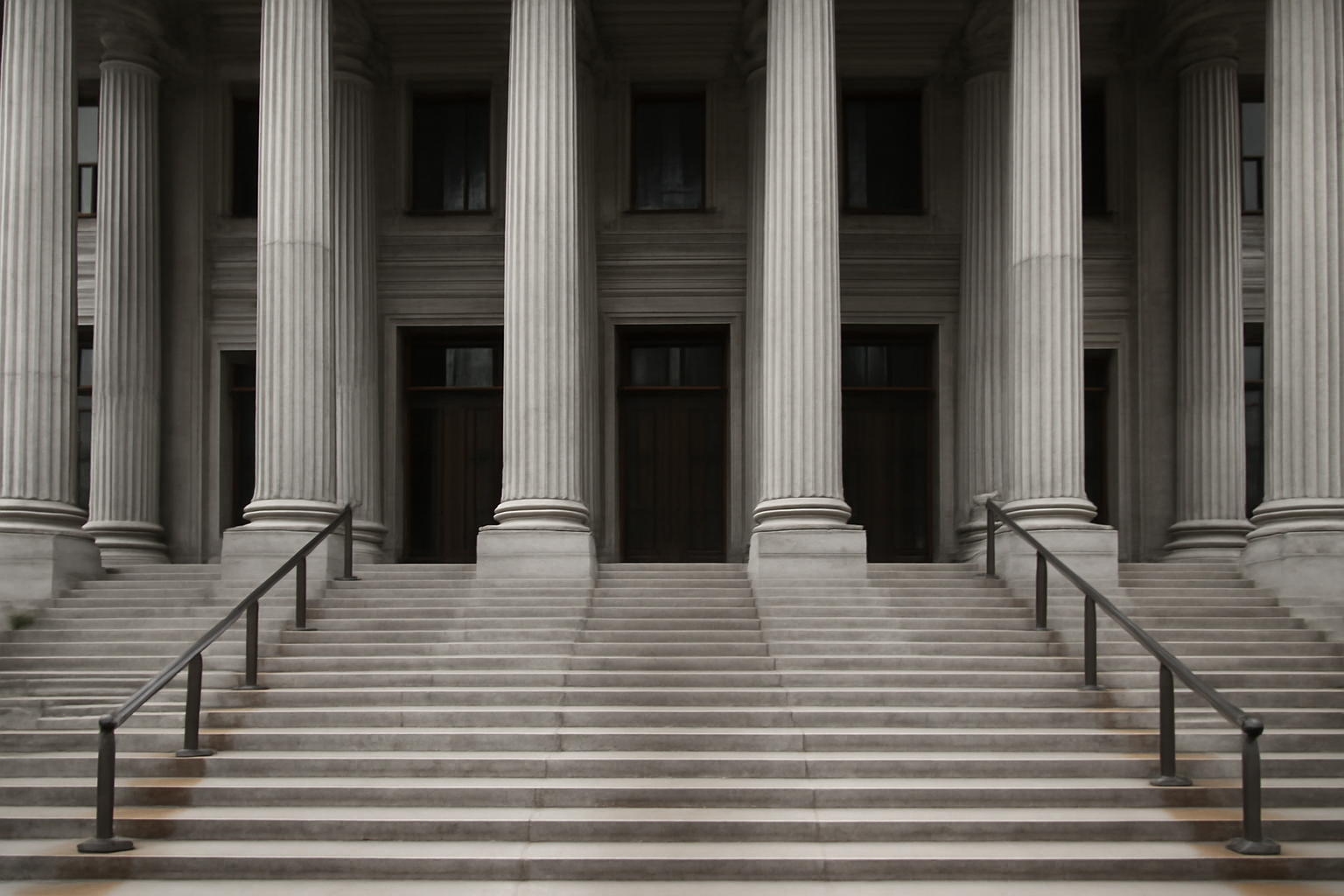 Exterior columns and steps of a United States federal courthouse